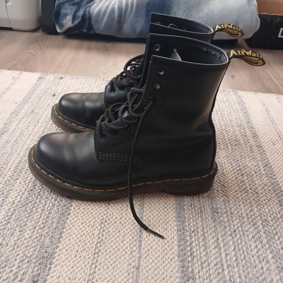 Dr MARTENS + skirt ! - Picture 5 of 12